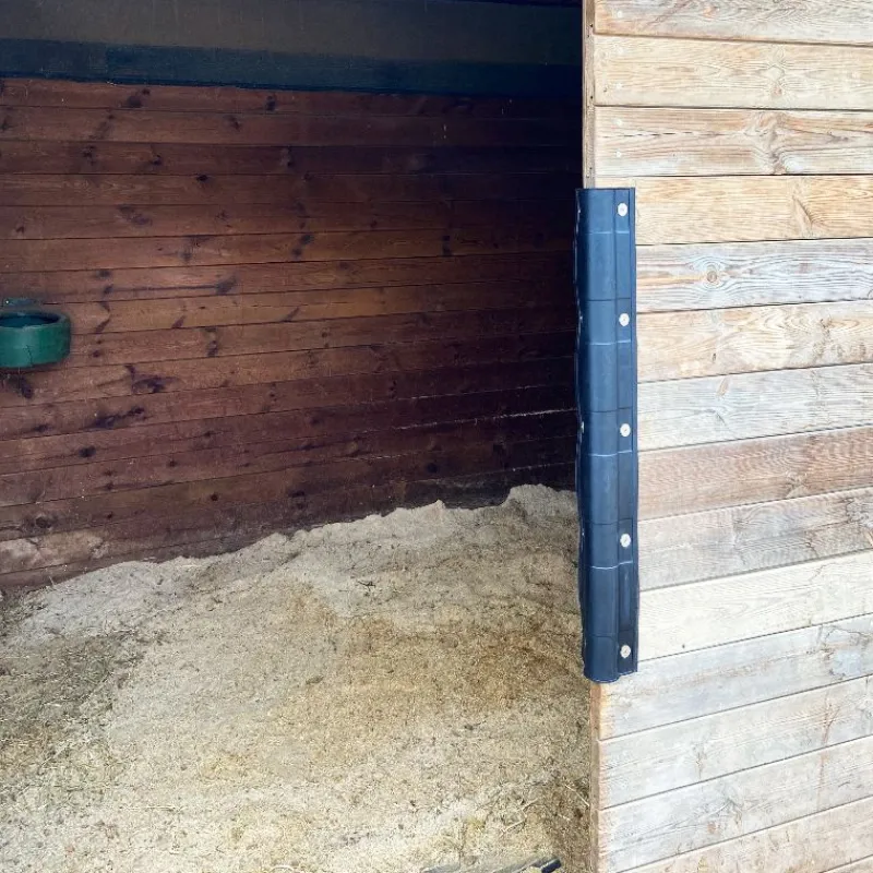 IDS Protection d'angle Protector en caouthouc pour box cheval -< Matériel De Prairie|Porte De Box Et Accessoires